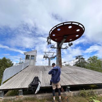 山頂近くのリフト降り場