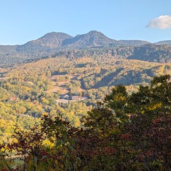 あの山は？
右に横手山だから志賀山とか？
てきとーです😙