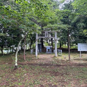 軍茶利山
開けているがベンチなし