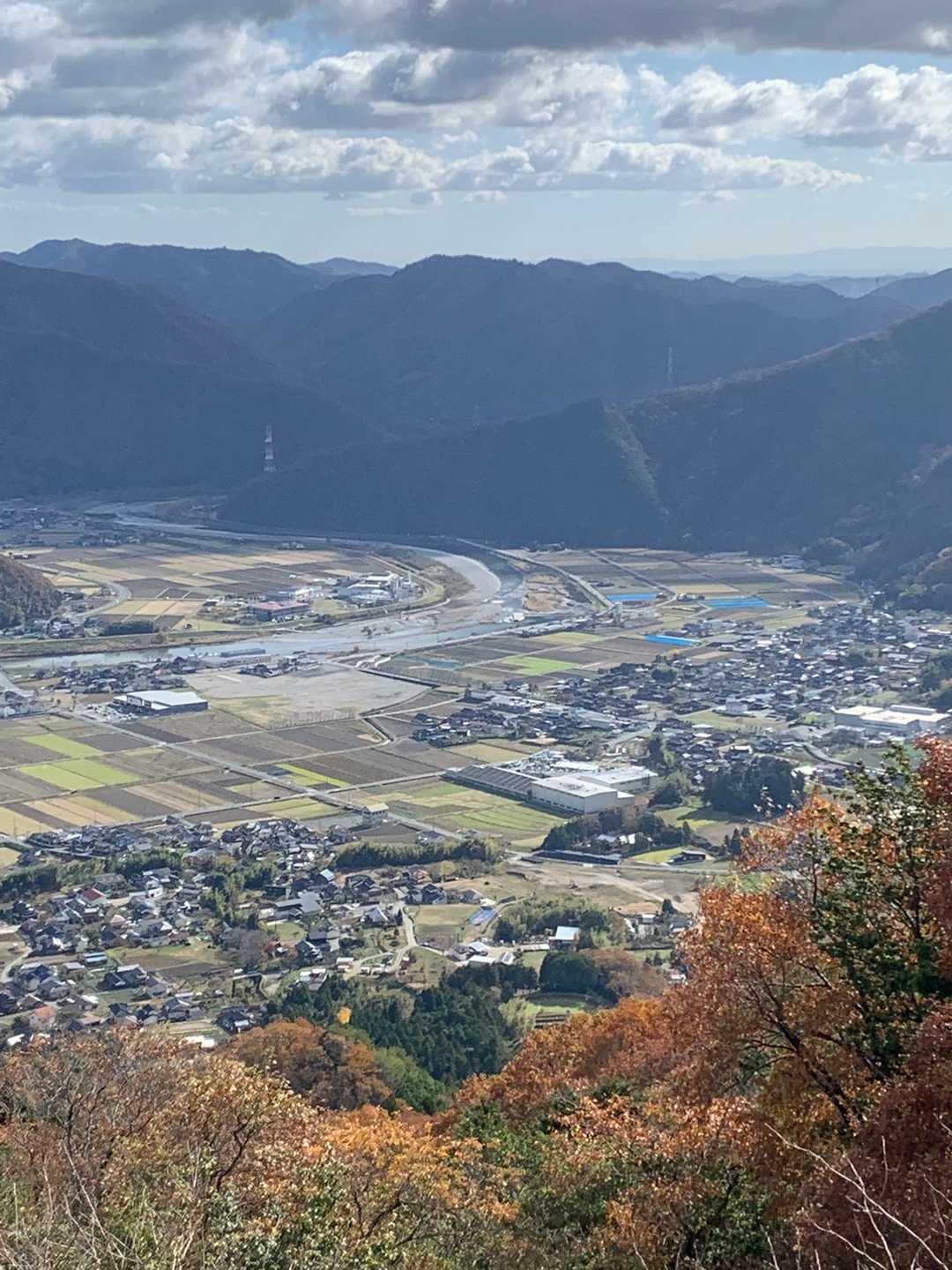 国見山頂上展望台より。揖保川の蛇行が見えます。