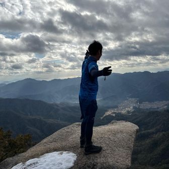 ひよってる奴いる？いねーよな？
それは『このへっぴり腰の私…😅』
怖くてと〜っても中途半端🤣