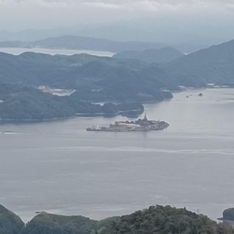契島。現役の鉛製錬所。30人ほどが、島内の社宅や寮に居住しているそうです。