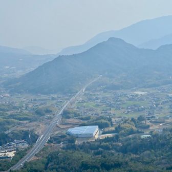 見晴らしの良い岩場があります
このルートザレザレの激下り
慎重に下ります