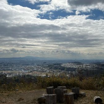 途中から見えた景色です。
今日は 一日中晴れと思っていたのに、雲が多いですね〜😅
