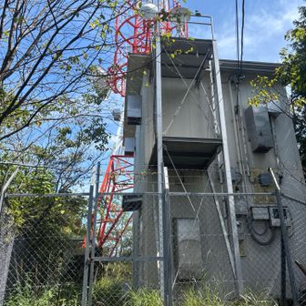 赤白の電波塔
この建物の辺りが八方山頂上のようです。