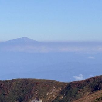 山頂に着く頃には雲で見えなくなることが
多いから、目に焼き付ける
（このあとじっくり眺めるチャンスあり笑）