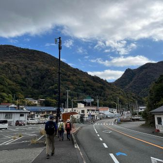 お次は、高通山を目指します。ちょっと雲がでてきました。☁️