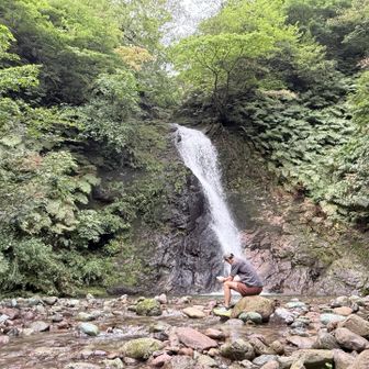 ギンギンになりそうな時は、滝で頭を冷やしましょう
