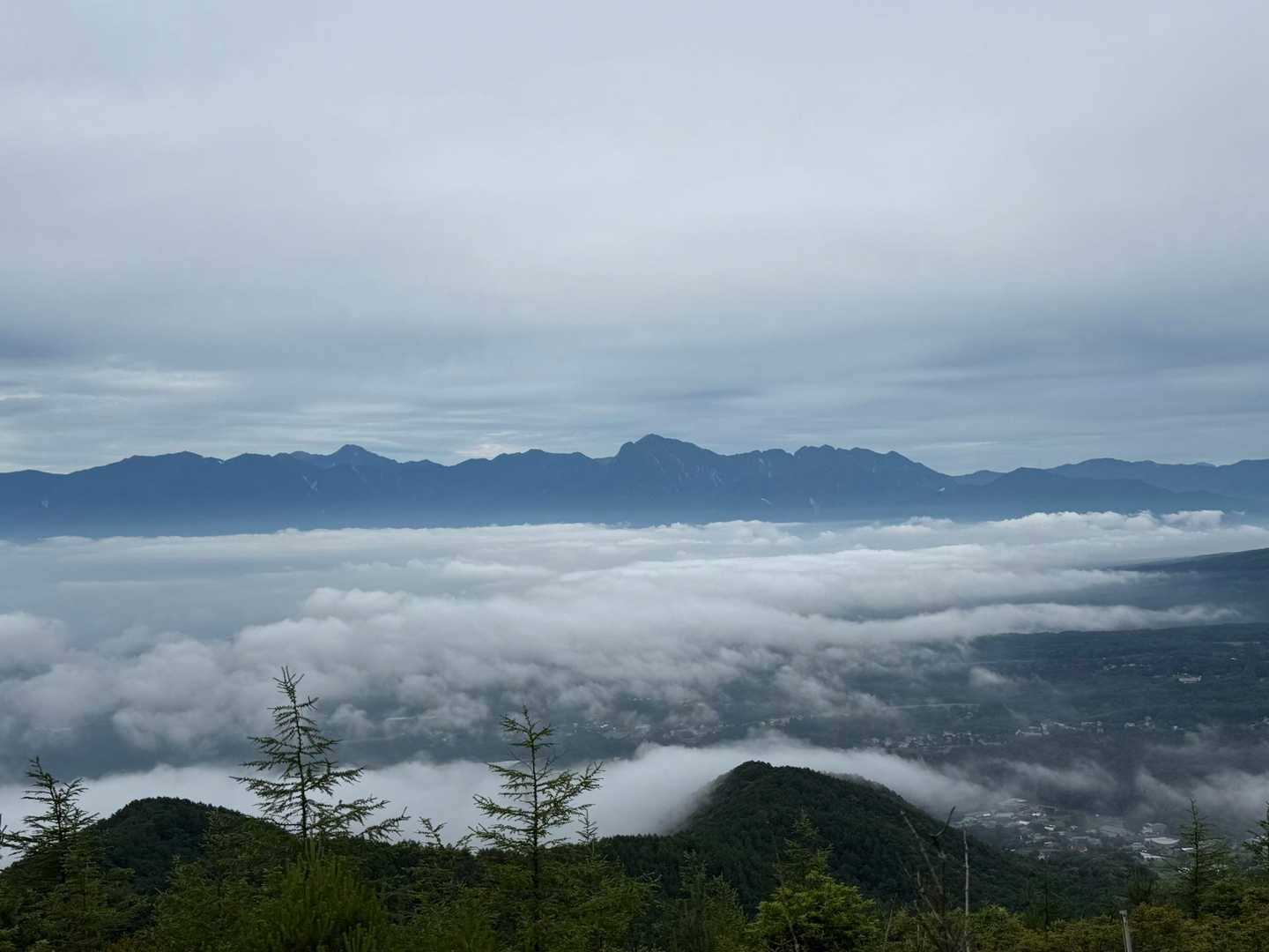 飯盛山 | 八ヶ岳や富士山を望む草原の山歩道。下山後の清里グルメをご褒美にの写真