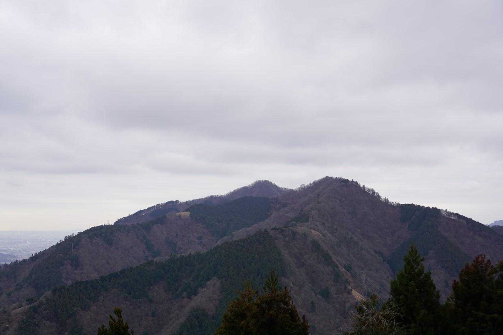 東丹沢の仏果山と高取山です