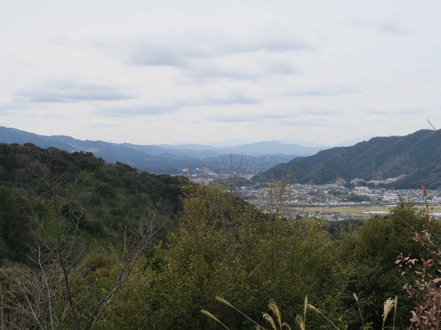 傾山や祖母山方向。
