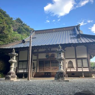 登山口までは舗装路。
登山道はほぼ樹林帯。
途中に顕鏡寺があり立ち寄る🙏