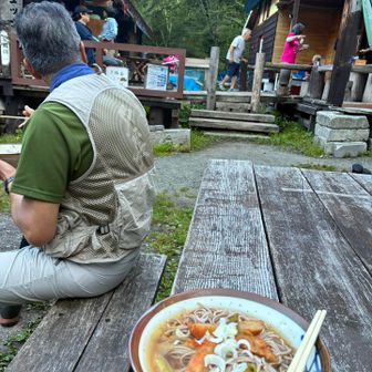 朝から温かいお蕎麦をいただく