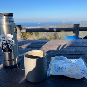あまりにも景色がいいので、ちょっとコーヒータイム☕️
こんなに天気良いと、絶対休憩したくなる場所です！
うーん、大満足😍✨