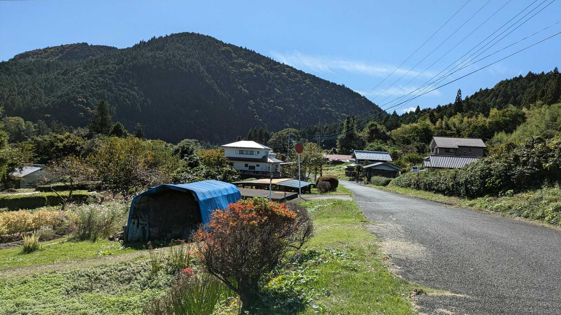 登山口まで約10分歩く
