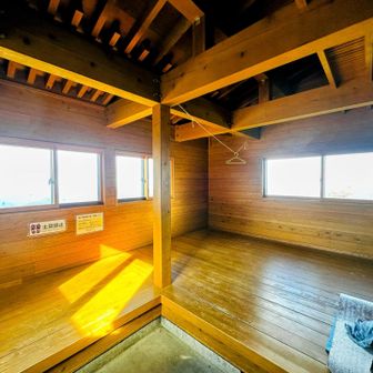 小屋の中は綺麗ですよ