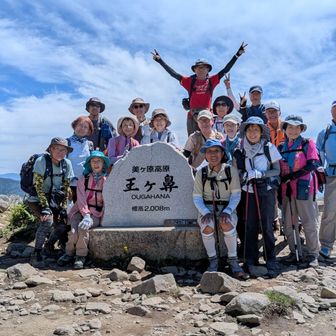 山頂　で　今日のメンバー達と
