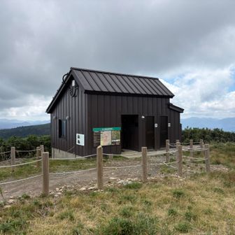 トイレ付きの登山案内所？