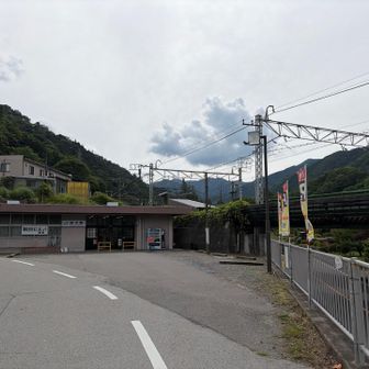 ゴールの笹子駅に到着・・・って電車行ったばかりで次は50分後だった。さっきのでバスで大月まで行くのが正解だったかも。まあのんびり待ちますか。お疲れ山でした♪