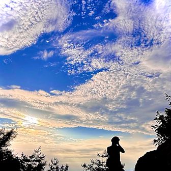                      撮る〝とっち〜さん☃️〟を

                         みんなで撮る📸🤭

                   ☁️雲が何だか秋っぽくて
                         気づけば空多め？😅
                        
                                   あれ？
                   これって……空の写真⁈ｲｲｴ
                                  🤭笑
