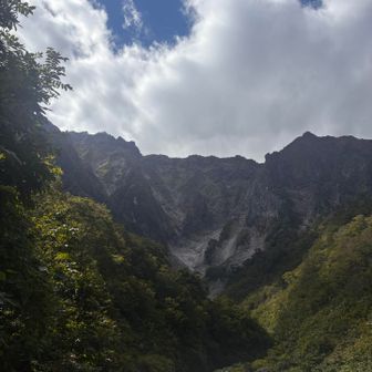 マチガ沢とは違う迫力の一の倉沢からの山の様子