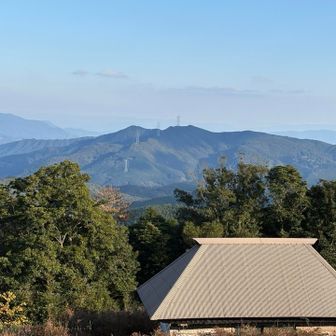 どこから見ても目立つ烏帽子岳と行人岳