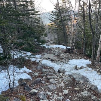 鳳凰山・地蔵岳・観音岳・薬師岳 2つ目の拓けた所の上は岩場ゴロゴロとMIX