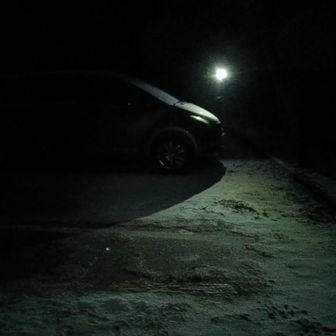 ヘッデン点けて駐車場に無事下山しました
雪が1センチくらい積もってた