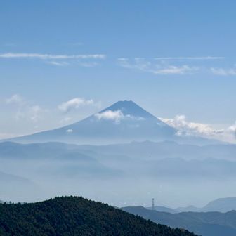 雲が出てきてけど☁️
富士山のシルエットは綺麗🗻
次は山頂で見ます👍