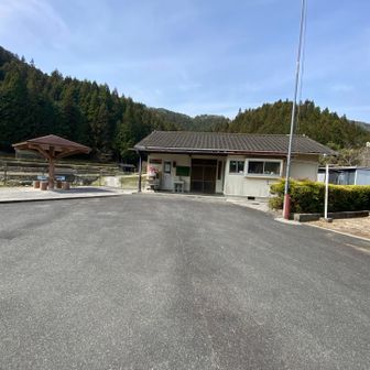 岸根集会所　登山者思いの駐車場です