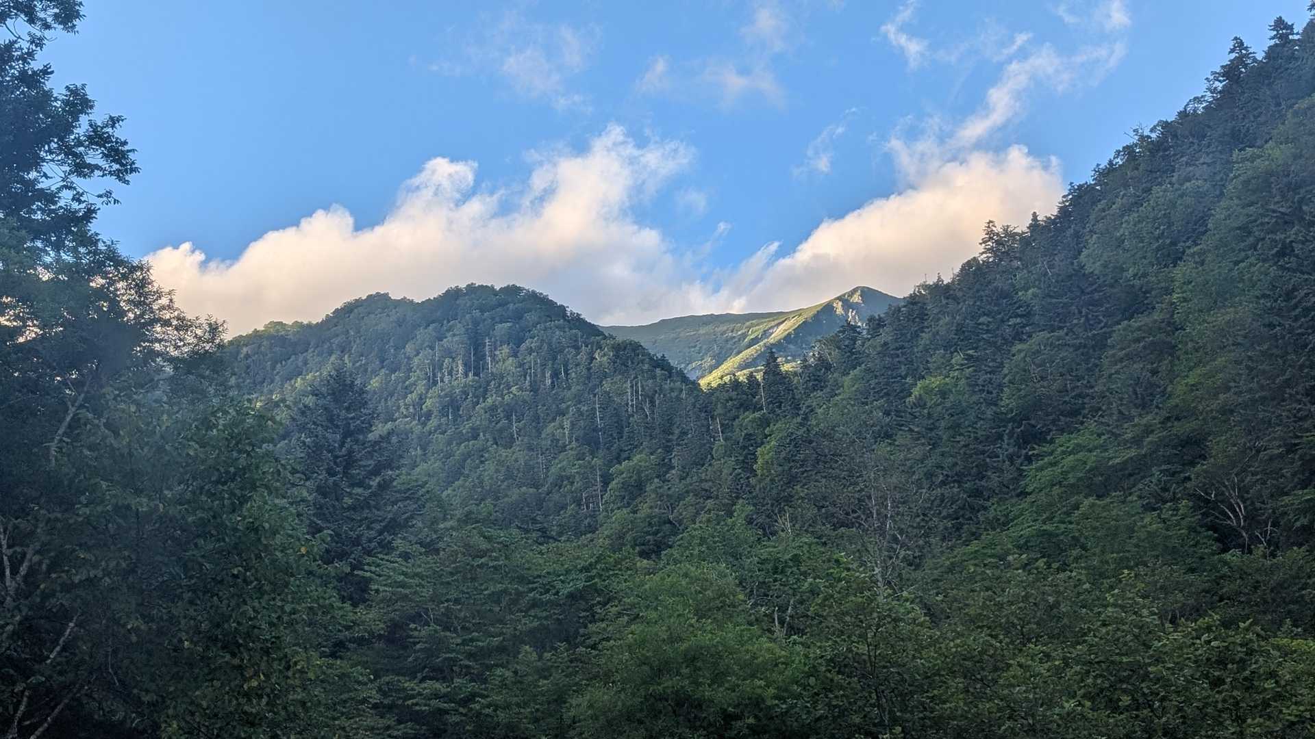 あの奥の山が幌尻岳やね🙄