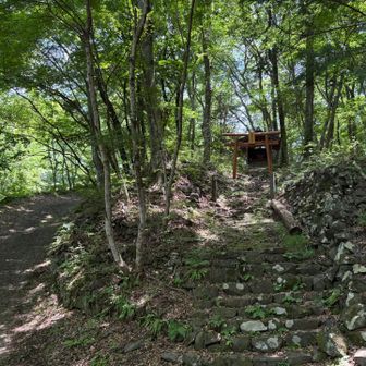 神社があって