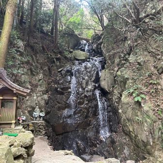 権現の滝にも寄り道。はたして今年は氷結するのでしょうか？？