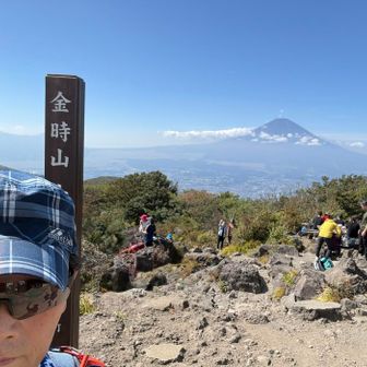 富士山と山頂標識と､はらぺこオジサン🤤

I'm hungry❗️