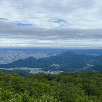 いつもの場所で休憩。景色を見ながら食べる。パンはおいしい。