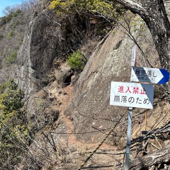 岩を登るルートは侵入禁止になっていたため迂回