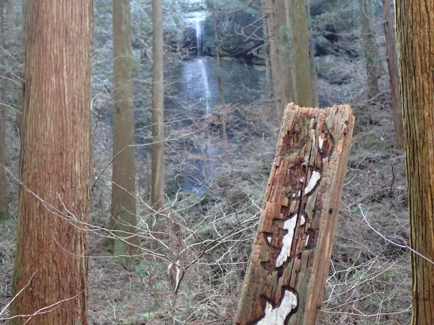 ハッチメの滝、珍しく水が流れている
