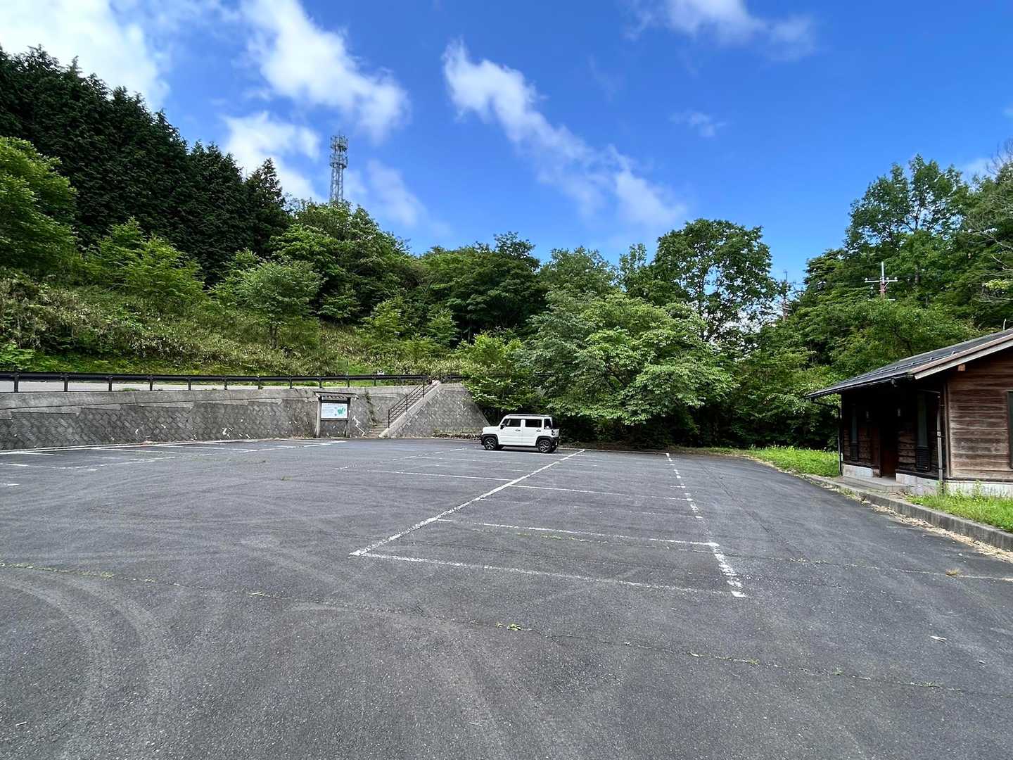 青野山県立自然公園🅿️スタート。
🚾もあって安心、登山口もすぐ側です。