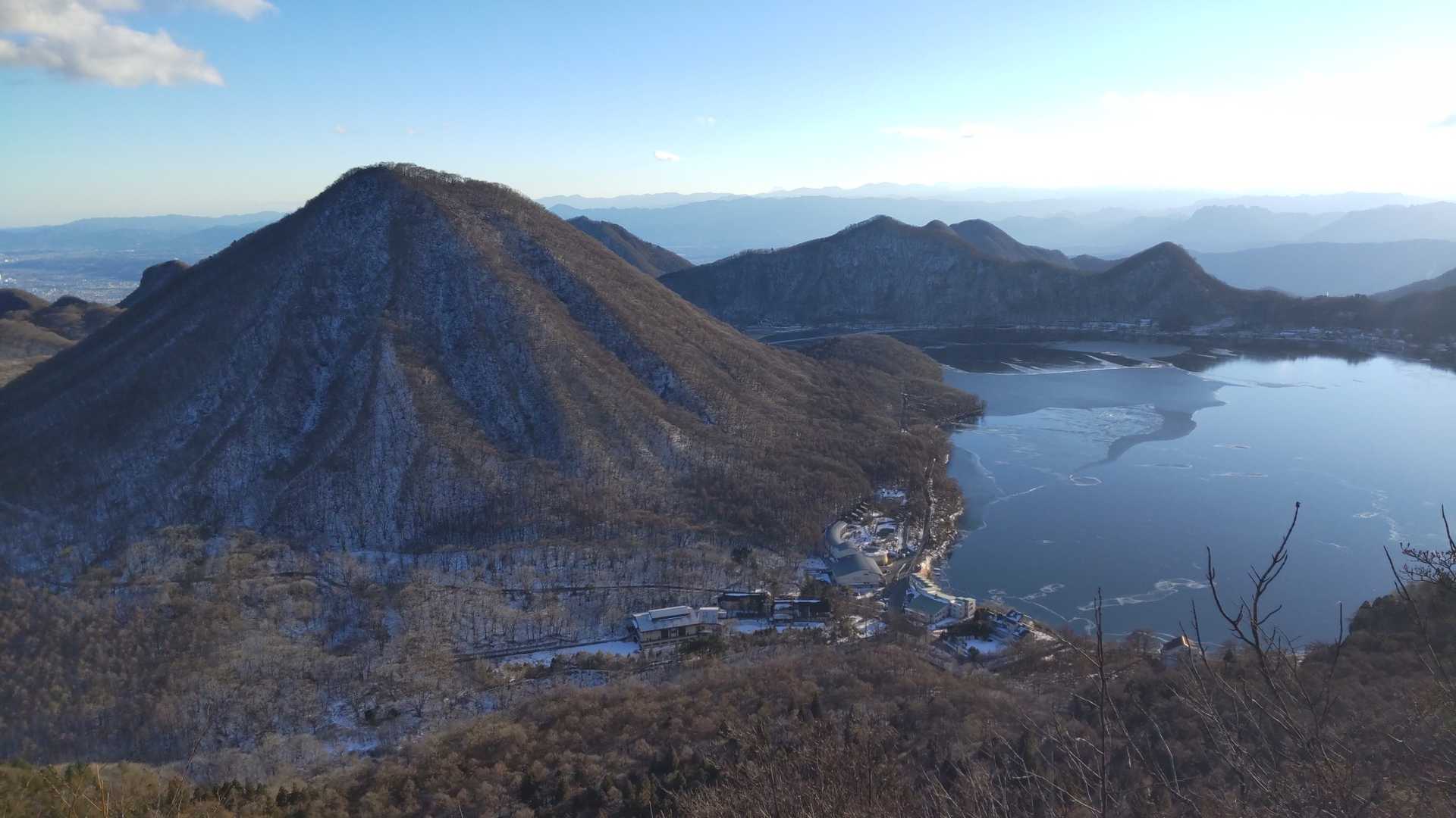 頂上からチョイ南に行ったとこ。
絶景です。