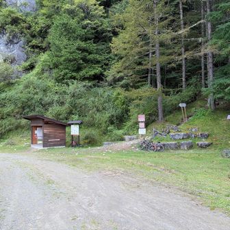 小屋を出発してから小雨が降りだしましたが
登山口に着くころにはやみました☔️