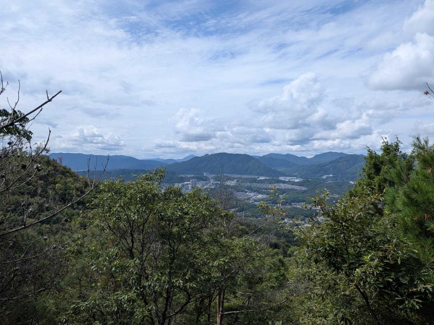 いつもの定点観測
雲は多いが山はよく見えている✨