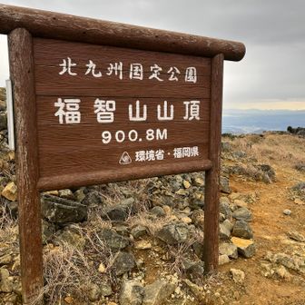 山頂は爆風。ラーメン持ってきてたが敢え無く撤退