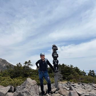編笠山到着
何組か追い越しながら歩いて来たら頂上には誰もいません😱