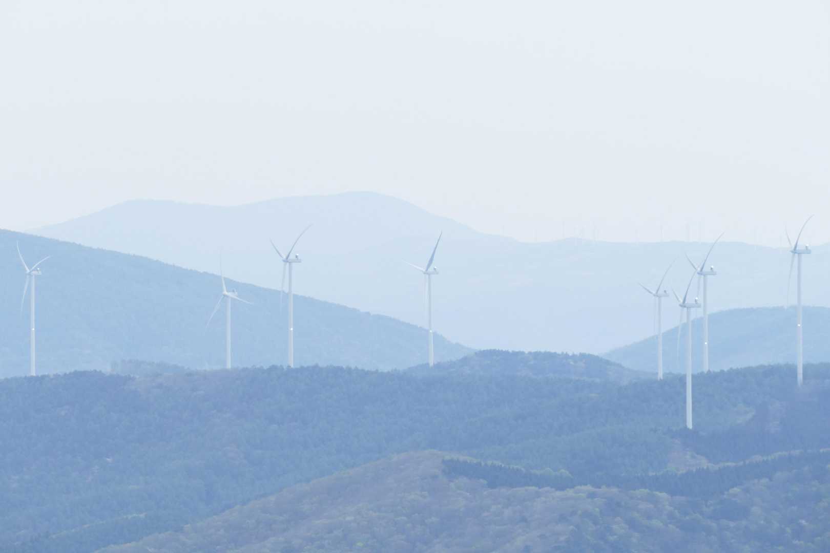 早池峰山方面。

来る度に風車が増えているような・・・気のせい？🤔