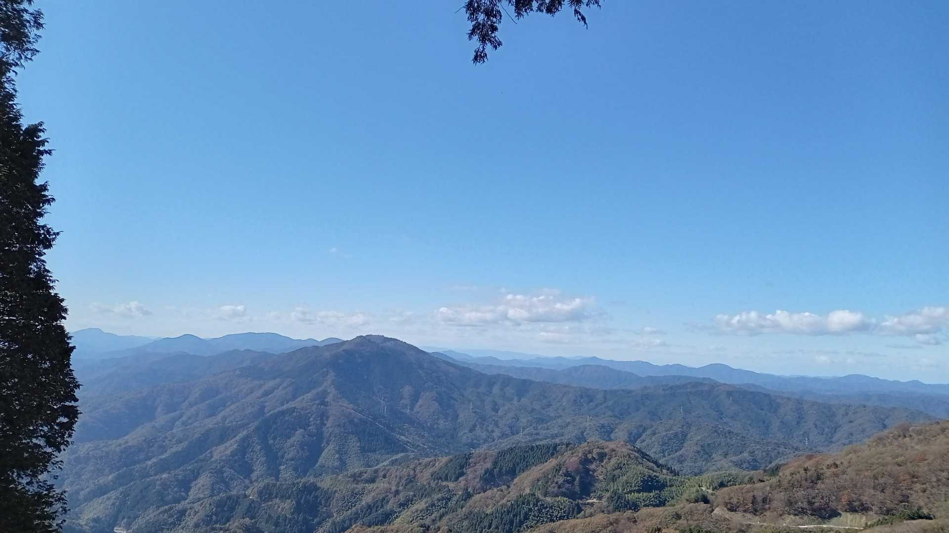 振り返ると赤岩山、大江山連峰