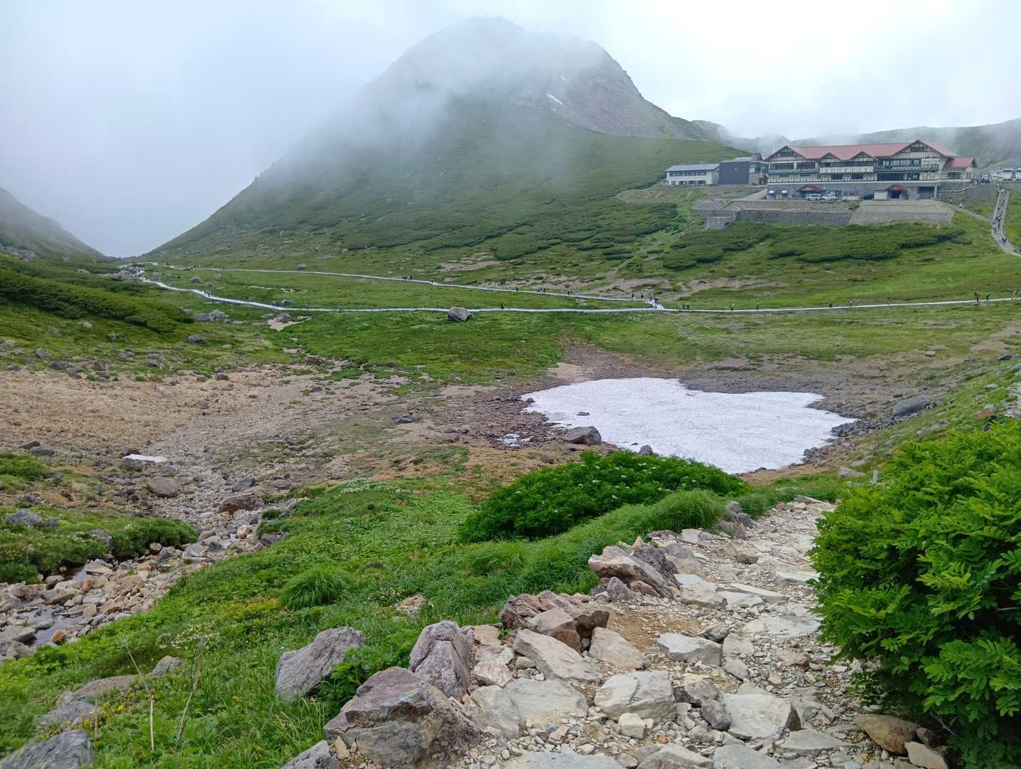 お花畑へ行く登山道〜
いい眺め〜
曇りでもいい！