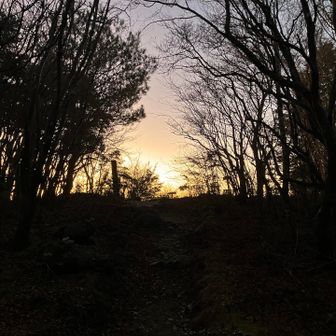 急いで「南の頂」へ
暗闇の先の光、
