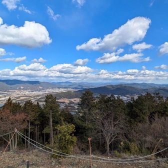 新城の街並みと遠くの山々　　⛰️🏔️⛰️🏔️⛰️