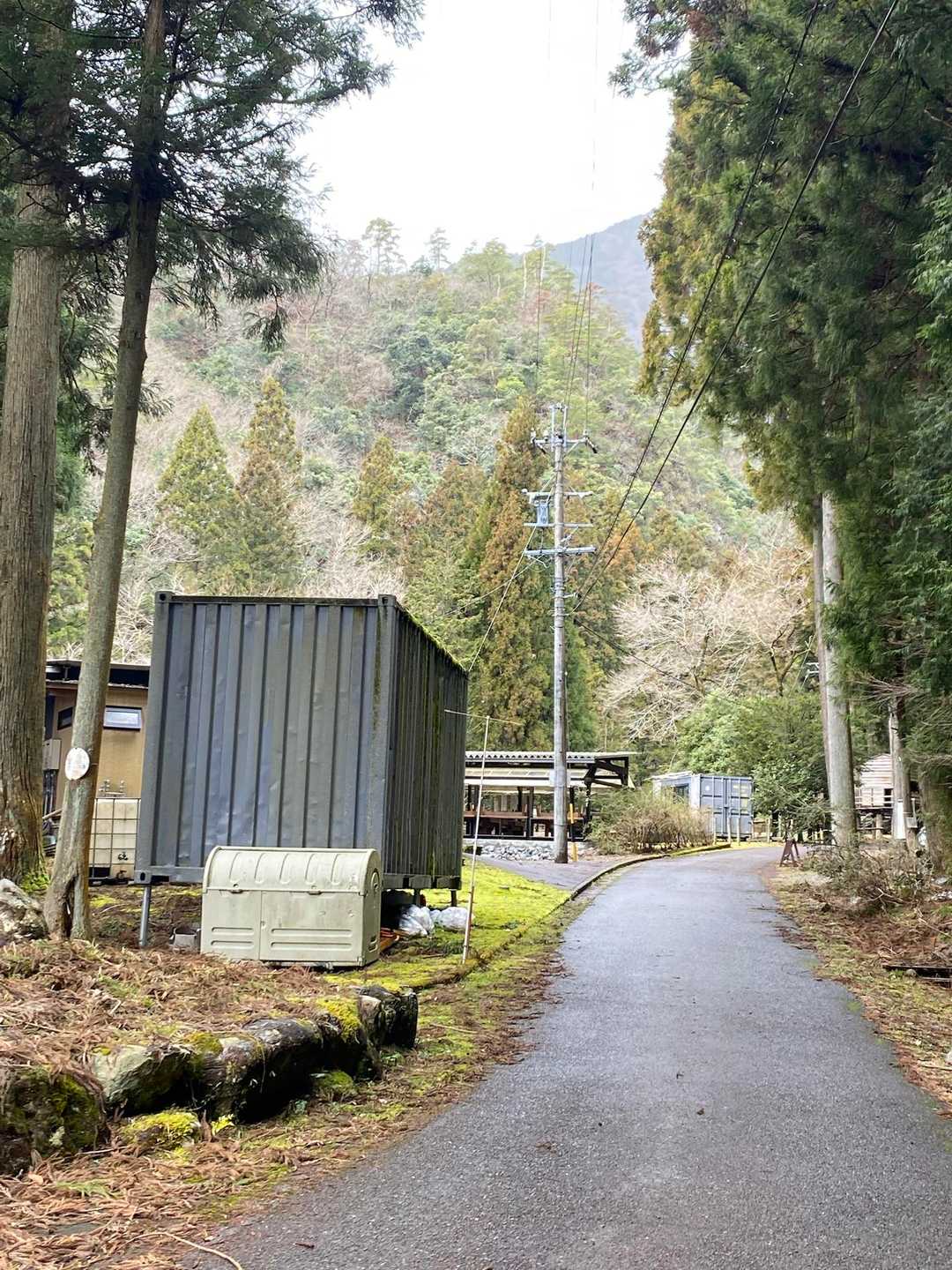 振り返って。
霧雨になってきたのでダッシュ〜！車へ着いたら大粒の雨でセーフ(^^)
