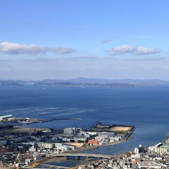 瀬戸内海ブルー💙
直島のバックは金甲山（玉野アルプス）ですね。